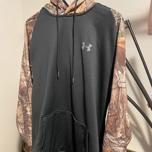 Under Armour hoodie. Black with Realtree sleeves size medium
